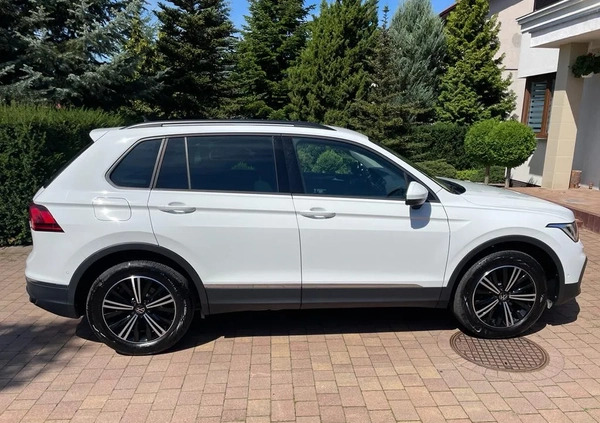 Volkswagen Tiguan cena 125999 przebieg: 19000, rok produkcji 2021 z Konin małe 137